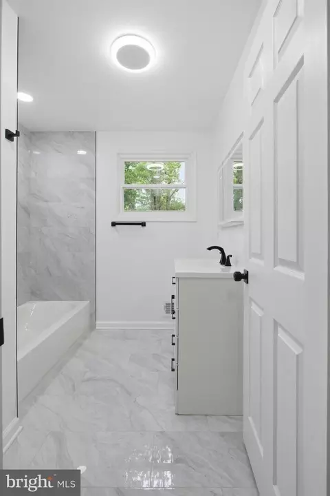 Bath - 896 Forest Ln, Hanover, MD 21076 photo 2 of 6