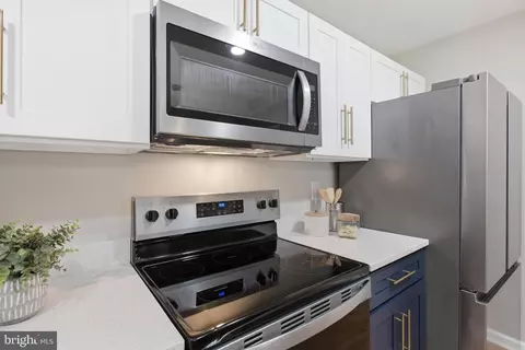 Kitchen - 896 Forest Ln, Hanover, MD 21076 photo 2 of 6