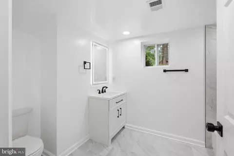 Bath - 896 Forest Ln, Hanover, MD 21076 photo 6 of 6