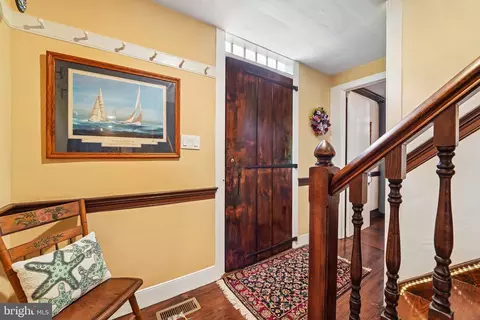 Entry Way - 355 Broadview Ln, Annapolis, MD 21401 photo 1 of 8