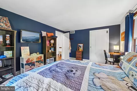 Bedroom - 355 Broadview Ln, Annapolis, MD 21401 photo 2 of 6