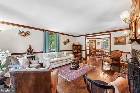 Living - 355 Broadview Ln, Annapolis, MD 21401 photo 3 of 5