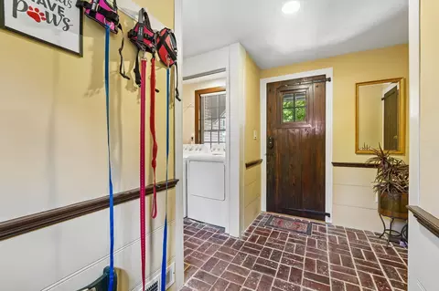 Entry Way - 355 Broadview Ln, Annapolis, MD 21401 photo 7 of 8