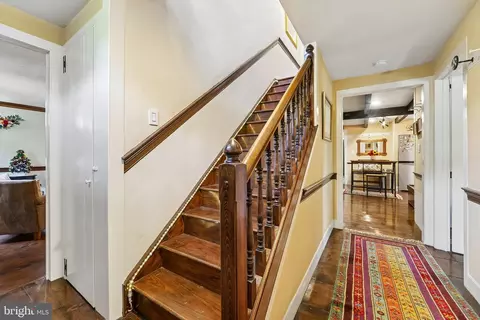 Entry Way - 355 Broadview Ln, Annapolis, MD 21401 photo 2 of 8