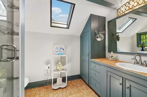 Bath - 355 Broadview Ln, Annapolis, MD 21401 photo 3 of 3