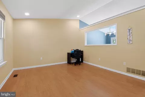 Living - 303 Ternwing Dr, Arnold, MD 21012 photo 2 of 6