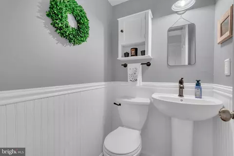Entry Way - 1109 Silverleaf Dr, Arnold, MD 21012 photo 2 of 2