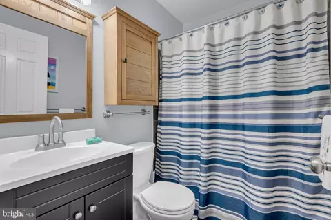 Bath - 1109 Silverleaf Dr, Arnold, MD 21012 photo 1 of 2