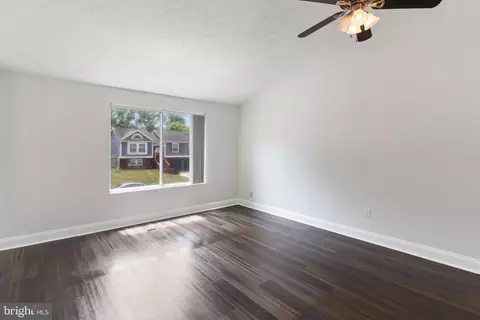 Living - 1424 Boulder Ln, Hanover, MD 21076 photo 2 of 5