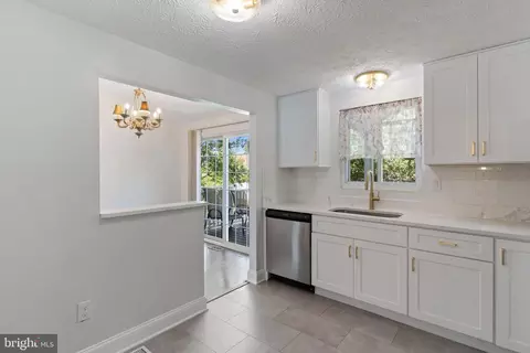 Kitchen - 1424 Boulder Ln, Hanover, MD 21076 photo 3 of 3
