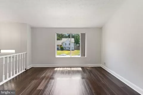 Living - 1424 Boulder Ln, Hanover, MD 21076 photo 4 of 5