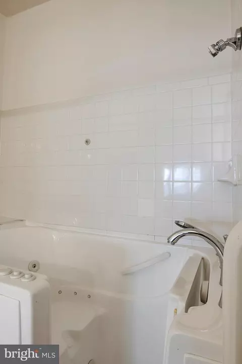 Bath - 338 Hamlet Cir, Edgewater, MD 21037 photo 3 of 4