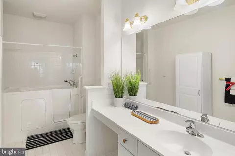 Bath - 338 Hamlet Cir, Edgewater, MD 21037 photo 1 of 4