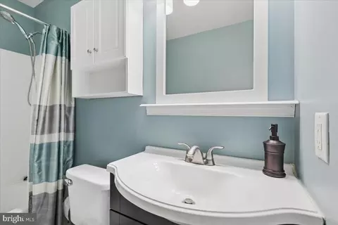 Bath - 30 Millhaven Ct, Edgewater, MD 21037 photo 6 of 6