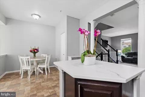 Entry Way - 30 Millhaven Ct, Edgewater, MD 21037 photo 2 of 9