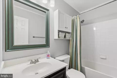 Bath - 30 Millhaven Ct, Edgewater, MD 21037 photo 1 of 6