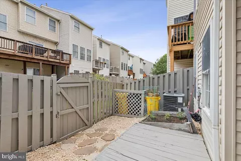 Exterior - 30 Millhaven Ct, Edgewater, MD 21037 photo 7 of 8