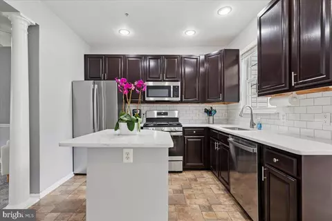 Kitchen - 30 Millhaven Ct, Edgewater, MD 21037 photo 2 of 4