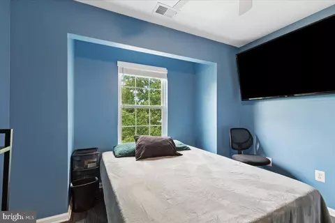 Bedroom - 30 Millhaven Ct, Edgewater, MD 21037 photo 2 of 10
