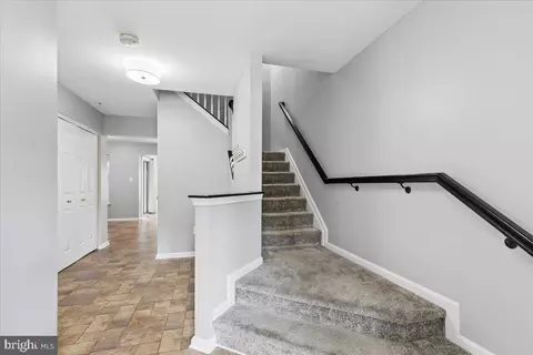 Entry Way - 30 Millhaven Ct, Edgewater, MD 21037 photo 8 of 9