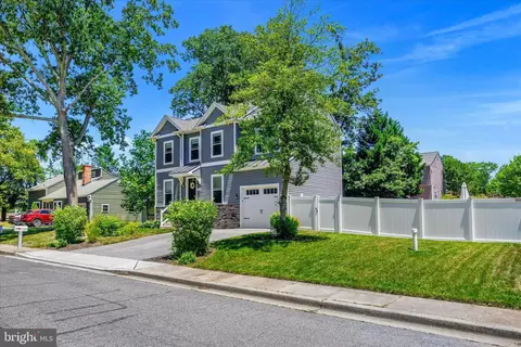 209 Pennsylvania Ave, Pasadena, MD 21122