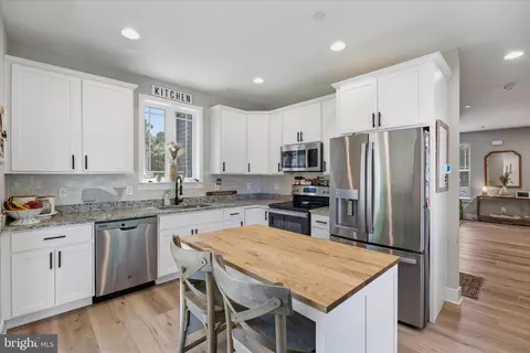 209 Pennsylvania Ave, Pasadena, MD 21122