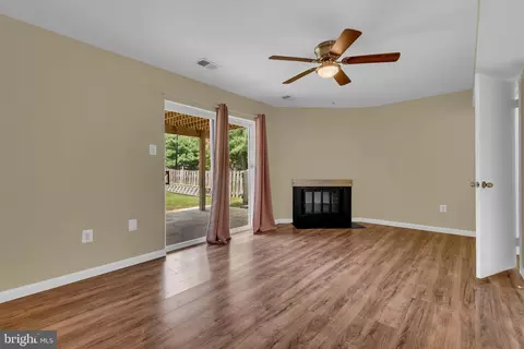 Living - 8650 Head Harbour, Pasadena, MD 21122 photo 6 of 7