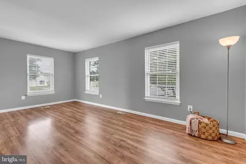 Living - 8650 Head Harbour, Pasadena, MD 21122 photo 2 of 7