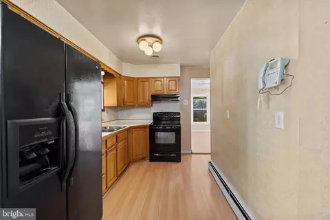 Entry Way - 7959 Oak Rd, Pasadena, MD 21122 photo 2 of 2