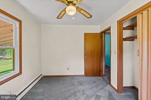 Bedroom - 7959 Oak Rd, Pasadena, MD 21122 photo 4 of 8