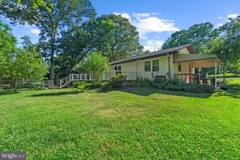 Exterior - 7959 Oak Rd, Pasadena, MD 21122 photo 5 of 8