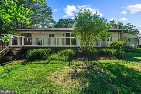Exterior - 7959 Oak Rd, Pasadena, MD 21122 photo 4 of 8