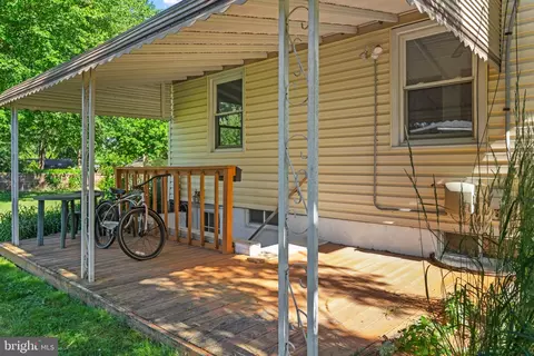 Exterior - 7959 Oak Rd, Pasadena, MD 21122 photo 2 of 8