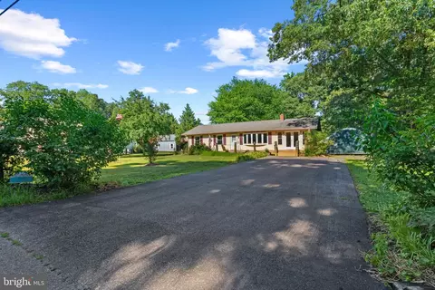 7959 Oak Rd, Pasadena, MD 21122