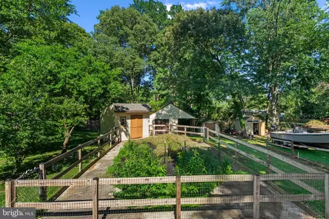 Exterior - 7959 Oak Rd, Pasadena, MD 21122 photo 7 of 8