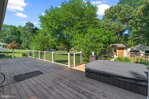 Exterior - 7959 Oak Rd, Pasadena, MD 21122 photo 6 of 8