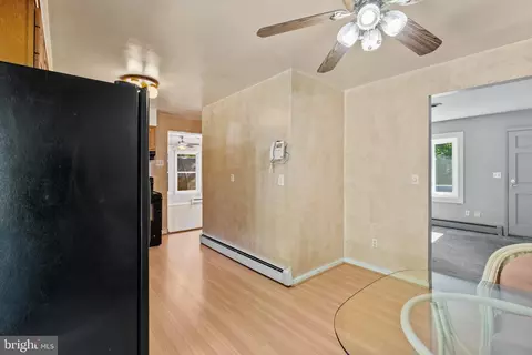 Entry Way - 7959 Oak Rd, Pasadena, MD 21122 photo 1 of 2