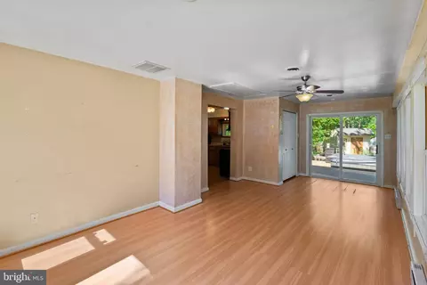 Living - 7959 Oak Rd, Pasadena, MD 21122 photo 1 of 4