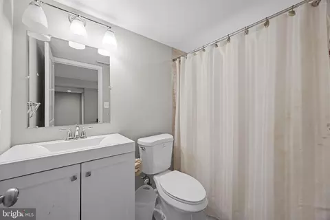 Bath - 108 Maple Dr, Annapolis, MD 21403 photo 4 of 4