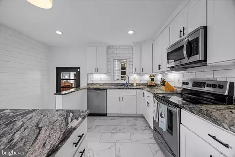 Kitchen - 108 Maple Dr, Annapolis, MD 21403 photo 4 of 6