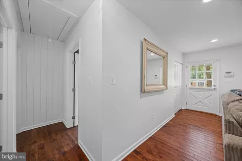 Entry Way - 108 Maple Dr, Annapolis, MD 21403 photo 3 of 5