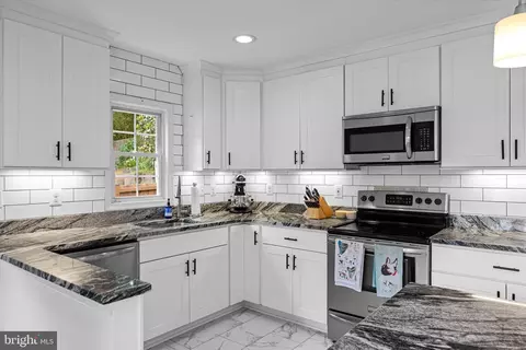 Kitchen - 108 Maple Dr, Annapolis, MD 21403 photo 5 of 6