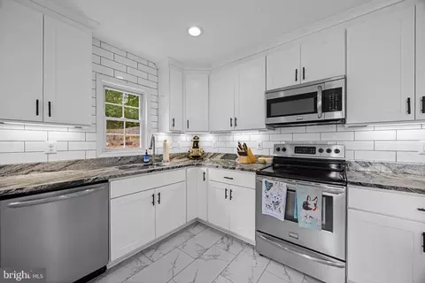Kitchen - 108 Maple Dr, Annapolis, MD 21403 photo 3 of 6
