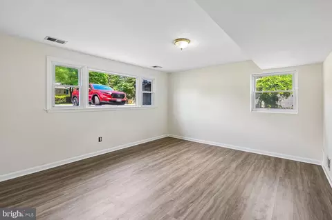 Living - 7879 Elizabeth Rd, Pasadena, MD 21122 photo 8 of 8