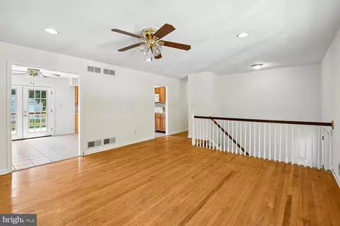 Living - 7879 Elizabeth Rd, Pasadena, MD 21122 photo 3 of 8