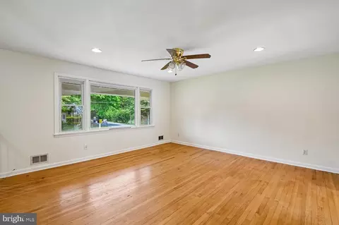 Living - 7879 Elizabeth Rd, Pasadena, MD 21122 photo 1 of 8
