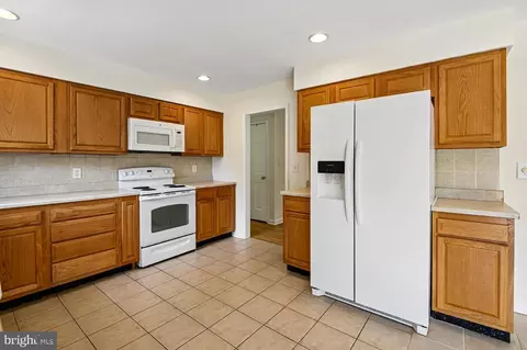 Kitchen - 7879 Elizabeth Rd, Pasadena, MD 21122 photo 2 of 3