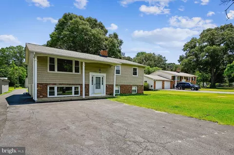 Exterior - 7879 Elizabeth Rd, Pasadena, MD 21122 photo 2 of 5
