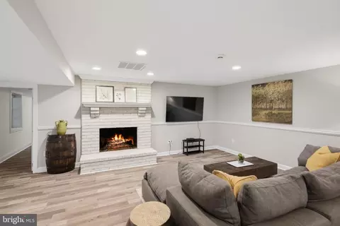 Living - 234 Meadowgate Dr, Annapolis, MD 21409 photo 2 of 2