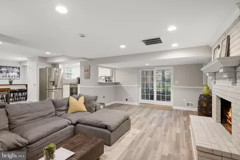 Living - 234 Meadowgate Dr, Annapolis, MD 21409 photo 1 of 2